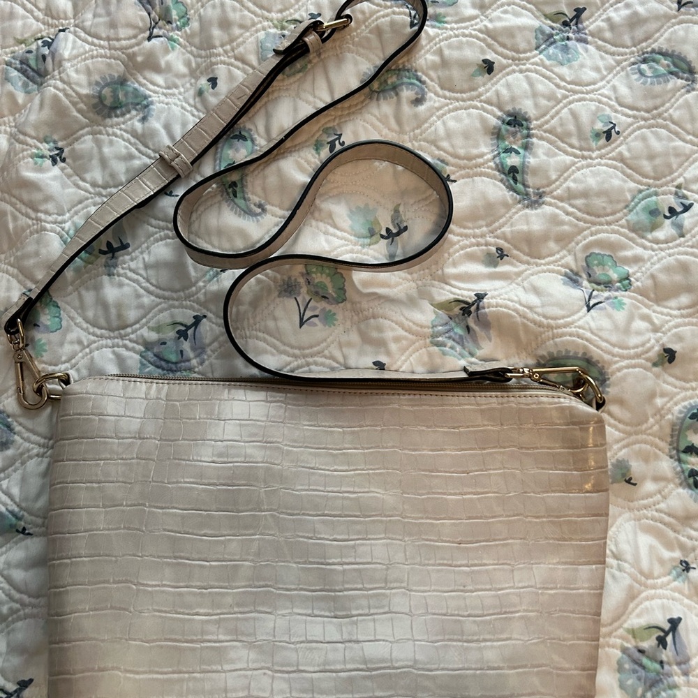 Elegant Cream Crocodile-Embossed Women's Bag